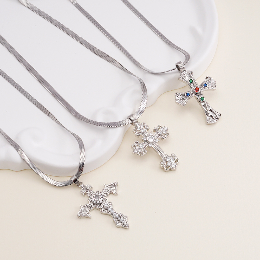 Vintage Vine Cross Pendant Nec - đánh giá và giá Men Accessories Photos